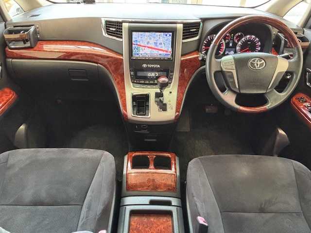 トヨタ ヴェルファイア 2．4Z プラチナセレクションⅡ 埼玉県 2011(平23)年 5.4万km ホワイトパールクリスタルシャイン サンルーフ　/8インチHDDナビ/　　CD/DVD/フルセグ　/バックカメラ　/両側パワースライドドア /パワーバックドア /クルーズコントロール /HIDオートライト /純正18インチアルミホイール /純正ETC