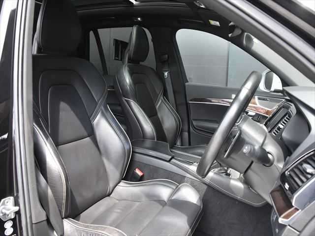 ボルボ ＸＣ９０ T6 AWD Rデザイン 和歌山県 2016(平28)年 6.7万km 黒 インテリSF /パノラマSR /黒革 /前席パワーシート/ACC /純正ナビ /フルセグ /Apple car play /全方位カメラ /シートヒーター /社外リヤモニター /DVDプレイヤー /電動バックドア /LEDヘッドライト /ドライブレコーダー /ETC