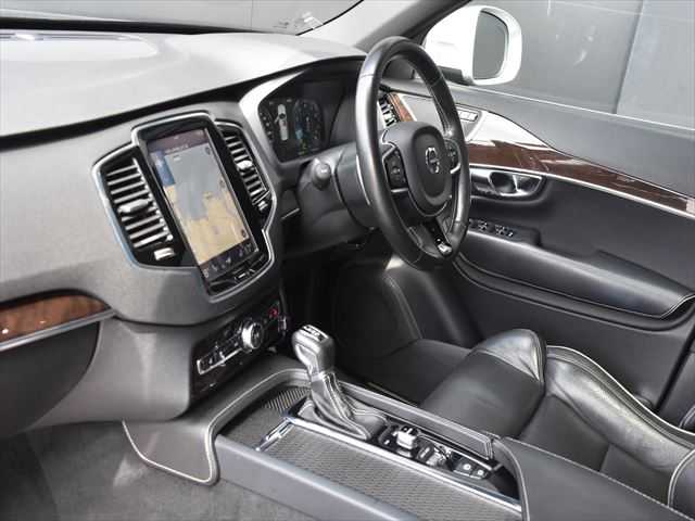 ボルボ ＸＣ９０ T6 AWD Rデザイン 和歌山県 2016(平28)年 6.7万km 黒 インテリSF /パノラマSR /黒革 /前席パワーシート/ACC /純正ナビ /フルセグ /Apple car play /全方位カメラ /シートヒーター /社外リヤモニター /DVDプレイヤー /電動バックドア /LEDヘッドライト /ドライブレコーダー /ETC
