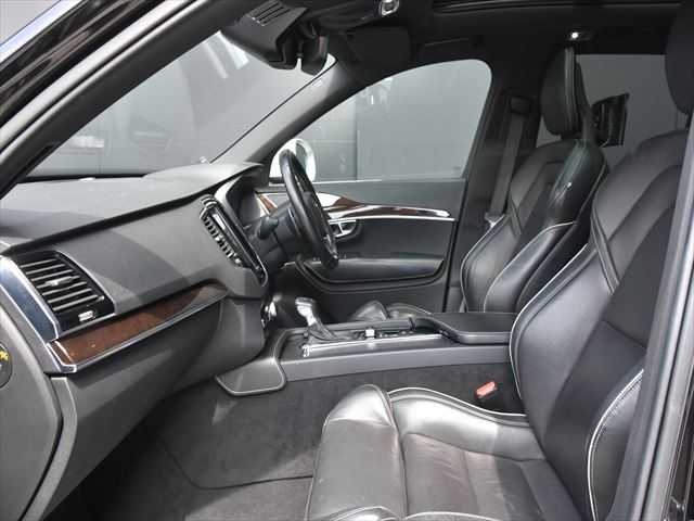 ボルボ ＸＣ９０ T6 AWD Rデザイン 和歌山県 2016(平28)年 6.7万km 黒 インテリSF /パノラマSR /黒革 /前席パワーシート/ACC /純正ナビ /フルセグ /Apple car play /全方位カメラ /シートヒーター /社外リヤモニター /DVDプレイヤー /電動バックドア /LEDヘッドライト /ドライブレコーダー /ETC