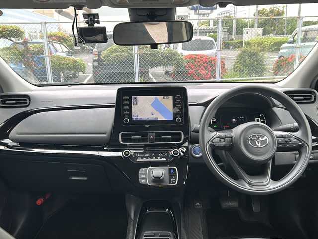 トヨタ アクア X 山口県 2023(令5)年 1.3万km ダークブルーマイカM 純正メモリナビ/・Bluetooth対応(ハンズフリー/オーディオ)/・AM/FMチューナー/・USB入力(音楽・動画再生/給電)/・Miracast対応/・T-Connect/バックカメラ/全周囲カメラ/ETC/ドラレコ/スマートキー×２/プッシュスタート/Toyota Safety Sense/・プリクラッシュセーフティ/・レーントレーシングアシスト/・レーダクルーズコントロール(全車速追従機能付)/・オートマチックハイビーム/・ロードサインアシスト/先行車発進告知機能/パーキングサポートブレーキ/クリアランスソナー