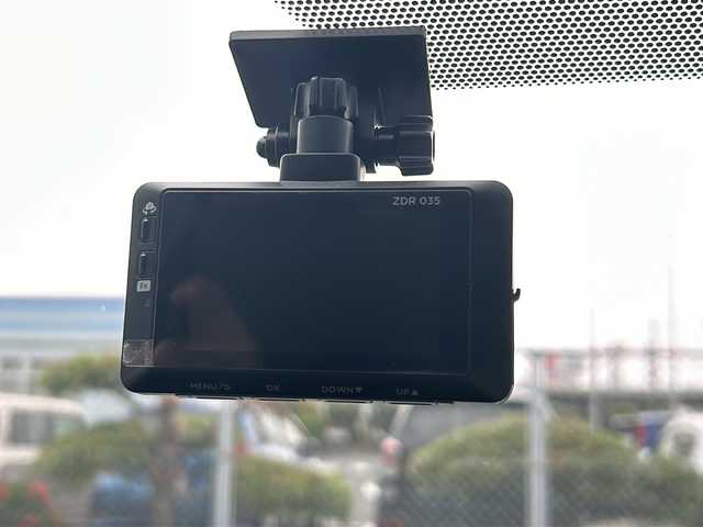 トヨタ アクア X 山口県 2023(令5)年 1.3万km ダークブルーマイカM 純正メモリナビ/・Bluetooth対応(ハンズフリー/オーディオ)/・AM/FMチューナー/・USB入力(音楽・動画再生/給電)/・Miracast対応/・T-Connect/バックカメラ/全周囲カメラ/ETC/ドラレコ/スマートキー×２/プッシュスタート/Toyota Safety Sense/・プリクラッシュセーフティ/・レーントレーシングアシスト/・レーダクルーズコントロール(全車速追従機能付)/・オートマチックハイビーム/・ロードサインアシスト/先行車発進告知機能/パーキングサポートブレーキ/クリアランスソナー