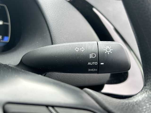 トヨタ アクア X 山口県 2023(令5)年 1.3万km ダークブルーマイカM 純正メモリナビ/・Bluetooth対応(ハンズフリー/オーディオ)/・AM/FMチューナー/・USB入力(音楽・動画再生/給電)/・Miracast対応/・T-Connect/バックカメラ/全周囲カメラ/ETC/ドラレコ/スマートキー×２/プッシュスタート/Toyota Safety Sense/・プリクラッシュセーフティ/・レーントレーシングアシスト/・レーダクルーズコントロール(全車速追従機能付)/・オートマチックハイビーム/・ロードサインアシスト/先行車発進告知機能/パーキングサポートブレーキ/クリアランスソナー