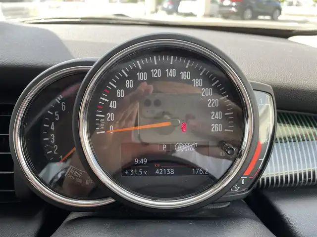 ＭＩＮＩ ミニ クーパー 60イヤーズED 三重県 2021(令3)年 4.3万km ミッドナイト・ブラック・メタリック 登録時42138km/茶革シート/純正ナビ/（AM/FM/Bluetooth）/バックカメラ/ETC/クルーズコントロール/オートライト/シートヒーター/前後ドライブレコーダー/衝突軽減システム/禁煙車