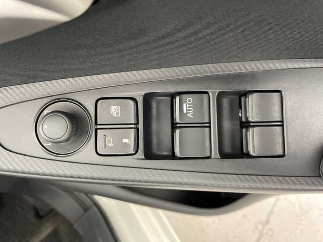 マツダ マツダ２ 15C 道央・札幌 2020(令2)年 5.5万km アークティックホワイト ・４WD/・スマートシティブレーキサポート/・レーンキープアシスト/・ブラインドスポットモニター/・社外ポータブルナビ/・ミラー型バックカメラ/・MTモード付AT/・オートライト/・横滑り防止装置/・コーナーセンサー/・スマートキー・スペアキー１本/・プッシュスタート/・アイドリングストップ/・ETC/・ABS