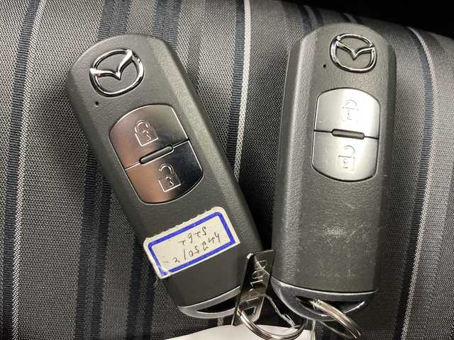 マツダ マツダ２ 15C 道央・札幌 2020(令2)年 5.5万km アークティックホワイト ・４WD/・スマートシティブレーキサポート/・レーンキープアシスト/・ブラインドスポットモニター/・社外ポータブルナビ/・ミラー型バックカメラ/・MTモード付AT/・オートライト/・横滑り防止装置/・コーナーセンサー/・スマートキー・スペアキー１本/・プッシュスタート/・アイドリングストップ/・ETC/・ABS
