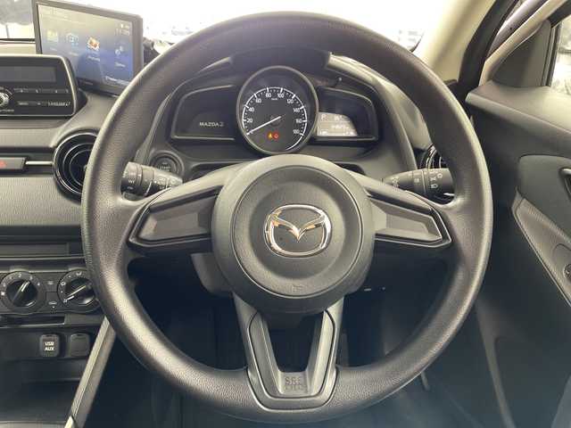 マツダ マツダ２ 15C 道央・札幌 2020(令2)年 5.5万km アークティックホワイト ・４WD/・スマートシティブレーキサポート/・レーンキープアシスト/・ブラインドスポットモニター/・社外ポータブルナビ/・ミラー型バックカメラ/・MTモード付AT/・オートライト/・横滑り防止装置/・コーナーセンサー/・スマートキー・スペアキー１本/・プッシュスタート/・アイドリングストップ/・ETC/・ABS
