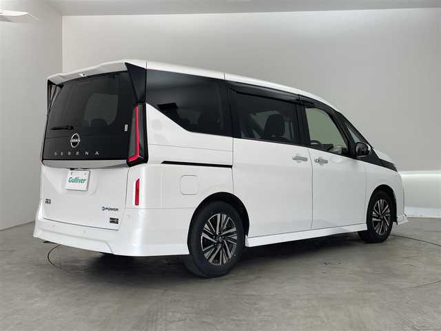 日産 セレナ e－パワー ハイウェイスター V 埼玉県 2023(令5)年 2万km プリズムホワイト 純正エアロ　純正１２．３インチナビ　アラウンドビューモニター　プロパイロット　ビルトインＥＴＣ２．０　ＢＳＩ　インテリジェントルームミラー　ワイヤレス充電　前後ドラレコ　両側電動　ＬＥＤ　地デジＴＶ