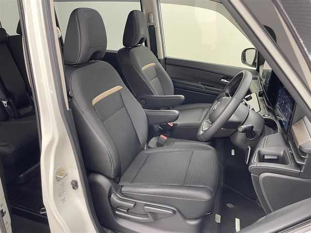日産 セレナ e－パワー ハイウェイスター V 埼玉県 2023(令5)年 2万km プリズムホワイト 純正エアロ　純正１２．３インチナビ　アラウンドビューモニター　プロパイロット　ビルトインＥＴＣ２．０　ＢＳＩ　インテリジェントルームミラー　ワイヤレス充電　前後ドラレコ　両側電動　ＬＥＤ　地デジＴＶ