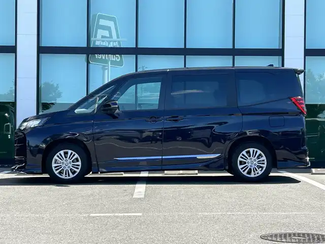 トヨタ ノア S－G 和歌山県 2022(令4)年 1.3万km スパークリングブラックパールクリスタルシャイン モデリスタエアロ/純正メーカーナビ/バックカメラ/（BT/DVD/HDMI)/衝突軽減ブレーキ/レーダークルーズコントロール/クリアランスソナー/片側パワースライドドア/純正フロアマット/純正アルミホイール/革巻きステアリング/LEDヘッドライト/フォグランプ/オートライト/オートマチックハイビーム