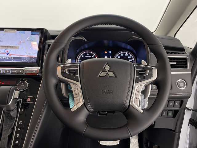 三菱 デリカＤ：５ シャモニー 長野県 2025(令7)年 0.1千km 白Ⅱ 4WD/届出済未使用車/メーカーOP ALPINE11型ナビ/メーカーOP ALPINE12.1型後席モニター/アダプティブクルーズコントロール/レーンキープアシスト/車線逸脱警報/衝突軽減ブレーキ/ブラインドスポットモニター/アイドリングストップ/両側パワースライドドア/パワーバックドア/ハーフレザーシート/前席シートヒーター/運転席パワーシート/ステアリングスイッチ/ステアリングヒーター/パドルシフト/全方位カメラ/LEDヘッドライト/オートライト/オートマチックハイビーム/電動格納ミラー/ウィンカーミラー/電動ホールド/オートホールド/純正18インチAW装着/プッシュスタート/スマートキー/スペアキー1本/取扱説明書/新車保証書
