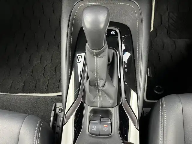 トヨタ カローラツーリング ハイブリッド ダブルバイビー 愛知県 2021(令3)年 2.8万km スパークリングブラックパールクリスタルシャイン 純正9インチディスプレオーディオ/・フルセグテレビ/・Bluetooth接続/・AM/FMラジオ/・USB入力端子/・交通情報/・Miracast/シートヒーター/ステアリングヒーター/バックカメラ/スマートキー/プッシュスタート/ETC2.0/ドライブレコーダー/Toyota Safty Sense/・プリクラッシュセーフティ/・レーントレーシングアシスト/・レーダークルーズコントロール(全車速追従機能付)/・オートマチックハイビーム/・ロードサインアシスト/インテリジェントクリアランスソナー/車両接近通報装置/先行車発進告知機能/純正17インチアルミホイール/