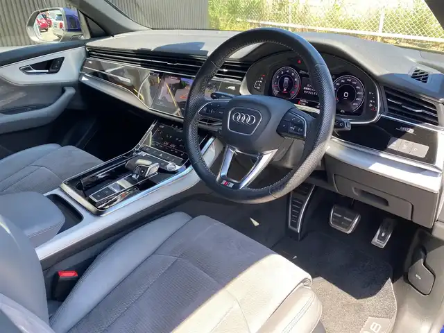 アウディ Ｑ８ 55TFSIクワトロ デビューPKG Sライン 福岡県 2020(令2)年 3.7万km 紺 法人ワンオーナー/保証書/記録簿/スペアキー/バング&オルフセンスピーカーシステム/コンフォートアシスタンスパッケージ/マトリクスLEDヘッドライト/バーチャルコックピット/プレセンス360/グレー内装/アルミホイール5ツインアームデザインコントラスト/グレーパートリーポリッシュド22インチ