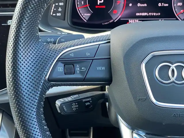 アウディ Ｑ８ 55TFSIクワトロ デビューPKG Sライン 福岡県 2020(令2)年 3.7万km 紺 法人ワンオーナー/保証書/記録簿/スペアキー/バング&オルフセンスピーカーシステム/コンフォートアシスタンスパッケージ/マトリクスLEDヘッドライト/バーチャルコックピット/プレセンス360/グレー内装/アルミホイール5ツインアームデザインコントラスト/グレーパートリーポリッシュド22インチ