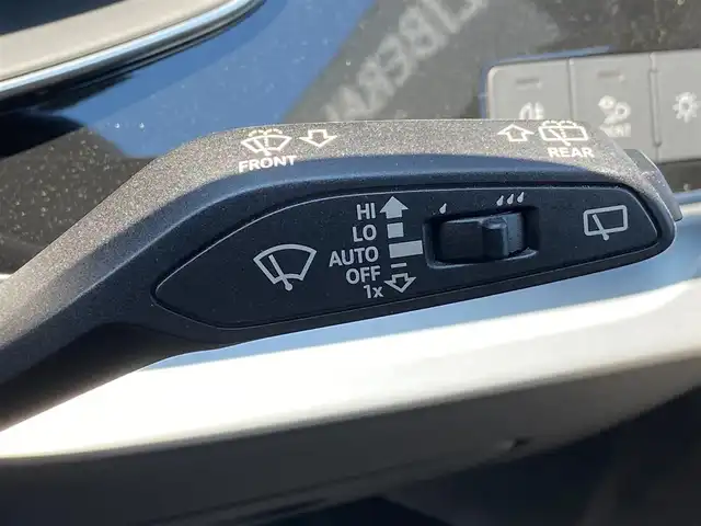 アウディ Ｑ８ 55TFSIクワトロ デビューPKG Sライン 福岡県 2020(令2)年 3.7万km 紺 法人ワンオーナー/保証書/記録簿/スペアキー/バング&オルフセンスピーカーシステム/コンフォートアシスタンスパッケージ/マトリクスLEDヘッドライト/バーチャルコックピット/プレセンス360/グレー内装/アルミホイール5ツインアームデザインコントラスト/グレーパートリーポリッシュド22インチ