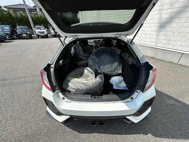 ホンダ シビック ハッチバック ホンダセンシング 山形県 2018(平30)年 7.1万km ホワイトオーキッドパール 6速マニュアル/ナビ装着用スペシャルパッケージ/ホンダセンシング/カロッツェリアSDナビ//BT/CD/DVD/フルセグテレビ/電動パーキング・ブレーキホールド/純正ビルトインETC/社外サス（純正有り）/柿本改マフラー/レーダー探知機/純正18インチアルミホイール/追従式クルーズコントロール/LEDヘッドライト/ドアバイザー/バックカメラ