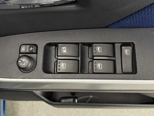 トヨタ タンク カスタムG－T 宮崎県 2019(令1)年 4.1万km ブラックマイカメタリック/レーザーブルークリスタルシャイン 2トーン 禁煙車/衝突被害軽減ブレーキ/純正9型ナビTV/（NSZT-Y68T/CD/DVD/Bluetooth/フルセグTV）/純正ビルトイン2.0ETC/純正LEDオートライト/純正LEDフォグ/純正15インチアルミ/純正フロアマット/両側電動スライドドア/クルーズコントロール/オートマチックハイビーム/クリアランスソナー/オートエアコン/前席シートヒーター/ウインカードアミラー/オート電動格納ミラー/スマートキー/プッシュエンジンスタート/新車時保証書/取扱い説明書