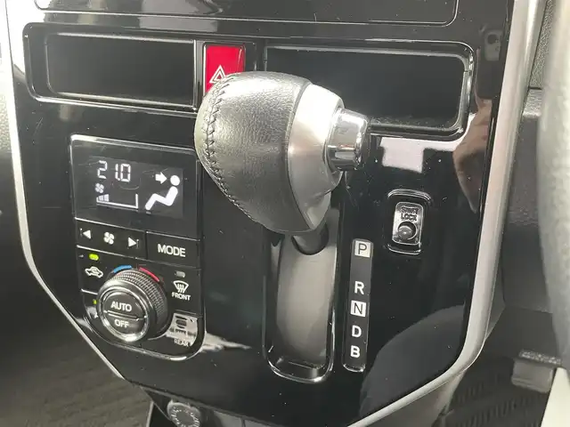 トヨタ ルーミー カスタムG－T 鳥取県 2017(平29)年 9.4万km ブラックマイカメタリック (株)IDOMが運営する【じしゃロン鳥取店】の自社ローン専用車両になります。こちらは現金またはオートローンご利用時の価格です。自社ローンご希望の方は別途その旨お申付け下さい/純正ナビ（NSZT-W66T）/・フルセグTV/・AM/FM/・CD/DVD/・Bluetooth接続/両側パワースライドドア/スマートアシストII/バックカメラ/アイドリングストップ/プッシュスタート