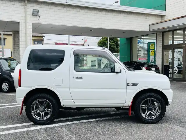 スズキ ジムニー ランドベンチャー 大分県 2017(平29)年 7.1万km パールホワイト 社外メモリナビ(CN-RE03D)/【フルセグTV/Bluetooth/DVD/CD/ラジオ/SD】/ETC/ハーフレザーシート/運転席シートヒーター/背面タイヤ（ハードカバー付き）/純正16インチAW/純正フロアマット/ドアバイザー/マッドプラップ/ウィンカーミラー/電動格納ミラー/リモコンキー1本/保証書/取扱説明書