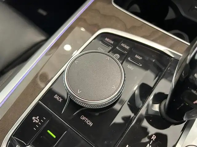 ＢＭＷ ＢＭＷ Ｘ５ xDrive 35d プレジャー3ED 熊本県 2021(令3)年 2.3万km 白 プレジャー3エディション/・純正エアサスペンションシステム/・純正21インチアロイアルミホイール/・ヘッドアップディスプレイ/・ブラックフルレザーシート/シートヒーター/パワーシート/パノラマサンルーフ/純正HDDナビ/AppleCarPlay/Bluetooth/USB/フルセグテレビ/ハーマンカードンサラウンドシステム/360°カメラ/コーナーセンサー/パーキングアシスト/Aクルーズコントロール/ワイヤレス充電/パワートランクドア/ETC2.0/インテリジェントセーフティー/ブレーキアシスト/ブラインドスポットモニター/コンフォートアクセス/LEDヘッドライト/LEDフォグライト/オートマチックハイビーム