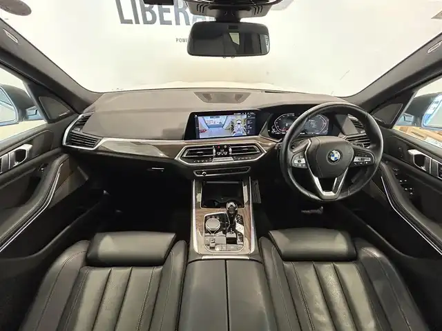 ＢＭＷ ＢＭＷ Ｘ５ xDrive 35d プレジャー3ED 熊本県 2021(令3)年 2.3万km 白 プレジャー3エディション/・純正エアサスペンションシステム/・純正21インチアロイアルミホイール/・ヘッドアップディスプレイ/・ブラックフルレザーシート/シートヒーター/パワーシート/パノラマサンルーフ/純正HDDナビ/AppleCarPlay/Bluetooth/USB/フルセグテレビ/ハーマンカードンサラウンドシステム/360°カメラ/コーナーセンサー/パーキングアシスト/Aクルーズコントロール/ワイヤレス充電/パワートランクドア/ETC2.0/インテリジェントセーフティー/ブレーキアシスト/ブラインドスポットモニター/コンフォートアクセス/LEDヘッドライト/LEDフォグライト/オートマチックハイビーム