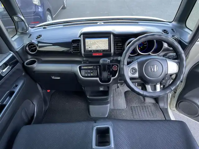 ホンダ Ｎ ＢＯＸ カスタム G SSパッケージ 東京都 2014(平26)年 10.6万km プレミアムホワイトパール カロツェリアナビ/＜フルセグ/SD/CD/DVD/BT＞/両側パワースライドドア/ＥＣＯＮ/あんしんパッケージ/＜シティブレーキアクティブシステム/前席用i-サイドエアバックシステム/サイドカーテンエアバックシステム＞/プラズマクラスター搭載ＡＡＣ/アレルクリーンシート/純正フロアマット/ドアバイザー/純正フルエアロ/プッシュスタート/横滑り制御機能/キセノンヘッドライト/フロントフォグランプ