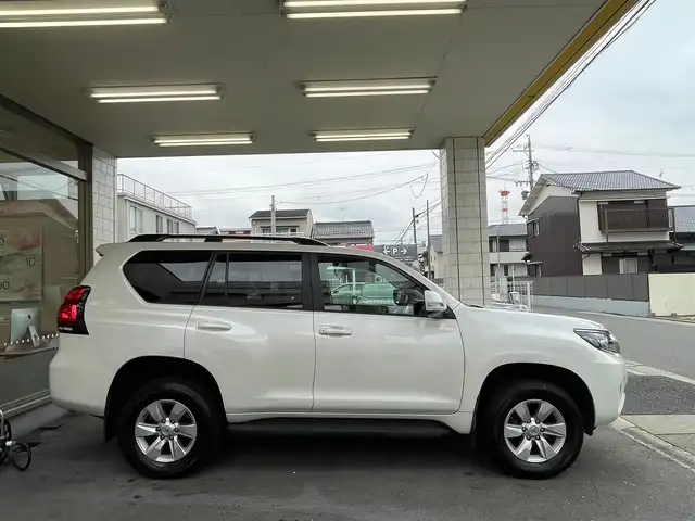 トヨタ ランドクルーザー プラド TX 愛知県 2019(平31)年 7.3万km ホワイトパールクリスタルシャイン /当店買取/禁煙/1オーナー/ディーゼル/ターボ/7人乗//社外ナビMDV-S706L//フルセグTV/CD/DVD/SD/ Bluetooth/USB/ipod//バックカメラ//PCS/LDA/レーダークルーズコントロール//カーテンエアバック//LEDヘッド/Aライト/AHB/LEDフォグ//ドラレコ/ETC//保証書/取説/スペアキー