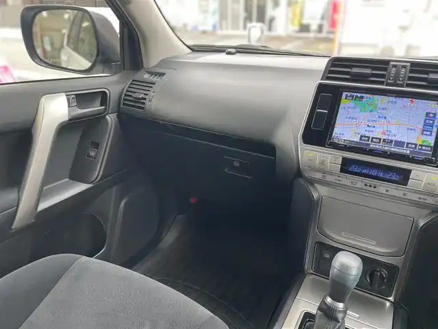 トヨタ ランドクルーザー プラド TX 愛知県 2019(平31)年 7.3万km ホワイトパールクリスタルシャイン /当店買取/禁煙/1オーナー/ディーゼル/ターボ/7人乗//社外ナビMDV-S706L//フルセグTV/CD/DVD/SD/ Bluetooth/USB/ipod//バックカメラ//PCS/LDA/レーダークルーズコントロール//カーテンエアバック//LEDヘッド/Aライト/AHB/LEDフォグ//ドラレコ/ETC//保証書/取説/スペアキー