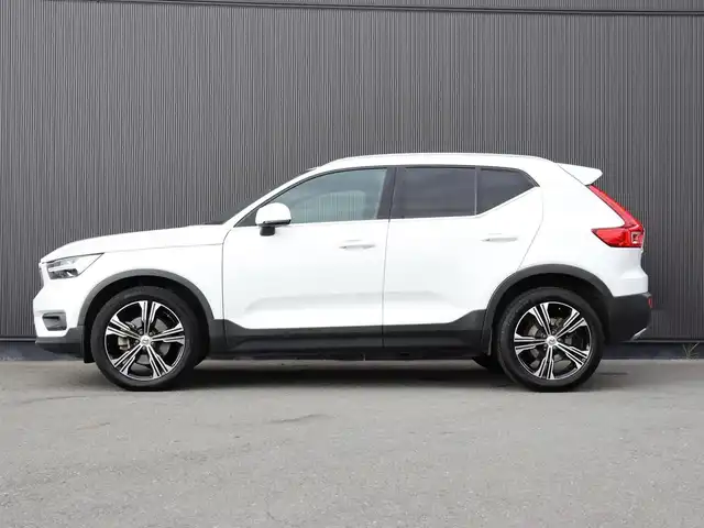 ボルボ ＸＣ４０ T4 AWD インスクリプション 静岡県 2019(平31)年 3.5万km 白 harmankardon /純正ナビ /carplay　360°カメラ BT USB フルセグTV /クリスタルシフトノブ /自動駐車 /革シート シートヒーター パワーシート /ACC BSM　LKA　/パワーバックドア /前後ドラレコ　/無線充電
