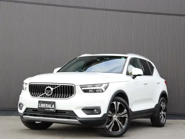 ボルボ ＸＣ４０ T4 AWD インスクリプション 静岡県 2019(平31)年 3.5万km 白 harmankardon /純正ナビ /carplay　360°カメラ BT USB フルセグTV /クリスタルシフトノブ /自動駐車 /革シート シートヒーター パワーシート /ACC BSM　LKA　/パワーバックドア /前後ドラレコ　/無線充電