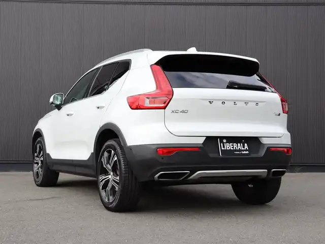 ボルボ ＸＣ４０ T4 AWD インスクリプション 静岡県 2019(平31)年 3.5万km 白 harmankardon /純正ナビ /carplay　360°カメラ BT USB フルセグTV /クリスタルシフトノブ /自動駐車 /革シート シートヒーター パワーシート /ACC BSM　LKA　/パワーバックドア /前後ドラレコ　/無線充電