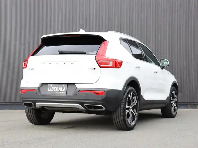 ボルボ ＸＣ４０ T4 AWD インスクリプション 静岡県 2019(平31)年 3.5万km 白 harmankardon /純正ナビ /carplay　360°カメラ BT USB フルセグTV /クリスタルシフトノブ /自動駐車 /革シート シートヒーター パワーシート /ACC BSM　LKA　/パワーバックドア /前後ドラレコ　/無線充電