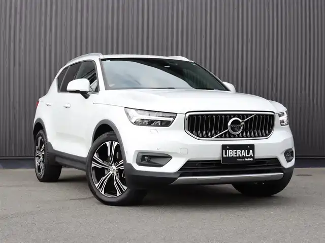 ボルボ ＸＣ４０ T4 AWD インスクリプション 静岡県 2019(平31)年 3.5万km 白 harmankardon /純正ナビ /carplay　360°カメラ BT USB フルセグTV /クリスタルシフトノブ /自動駐車 /革シート シートヒーター パワーシート /ACC BSM　LKA　/パワーバックドア /前後ドラレコ　/無線充電