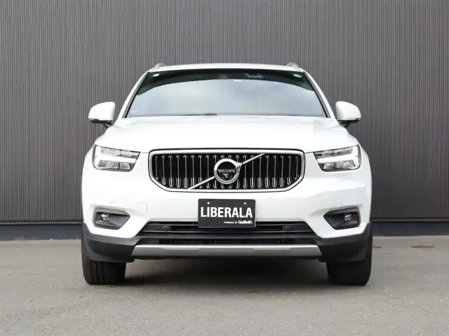 ボルボ ＸＣ４０ T4 AWD インスクリプション 静岡県 2019(平31)年 3.5万km 白 harmankardon /純正ナビ /carplay　360°カメラ BT USB フルセグTV /クリスタルシフトノブ /自動駐車 /革シート シートヒーター パワーシート /ACC BSM　LKA　/パワーバックドア /前後ドラレコ　/無線充電