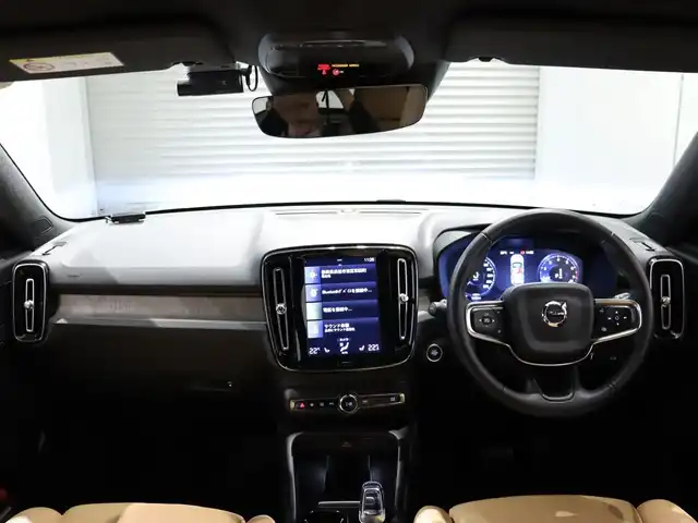 ボルボ ＸＣ４０ T4 AWD インスクリプション 静岡県 2019(平31)年 3.5万km 白 harmankardon /純正ナビ /carplay　360°カメラ BT USB フルセグTV /クリスタルシフトノブ /自動駐車 /革シート シートヒーター パワーシート /ACC BSM　LKA　/パワーバックドア /前後ドラレコ　/無線充電