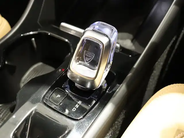 ボルボ ＸＣ４０ T4 AWD インスクリプション 静岡県 2019(平31)年 3.5万km 白 harmankardon /純正ナビ /carplay　360°カメラ BT USB フルセグTV /クリスタルシフトノブ /自動駐車 /革シート シートヒーター パワーシート /ACC BSM　LKA　/パワーバックドア /前後ドラレコ　/無線充電