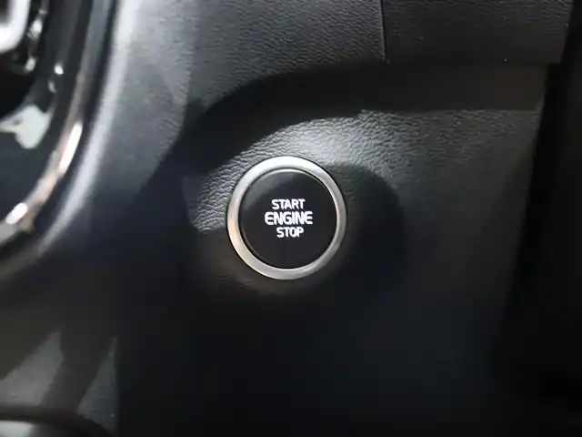 ボルボ ＸＣ４０ T4 AWD インスクリプション 静岡県 2019(平31)年 3.5万km 白 harmankardon /純正ナビ /carplay　360°カメラ BT USB フルセグTV /クリスタルシフトノブ /自動駐車 /革シート シートヒーター パワーシート /ACC BSM　LKA　/パワーバックドア /前後ドラレコ　/無線充電