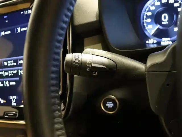 ボルボ ＸＣ４０ T4 AWD インスクリプション 静岡県 2019(平31)年 3.5万km 白 harmankardon /純正ナビ /carplay　360°カメラ BT USB フルセグTV /クリスタルシフトノブ /自動駐車 /革シート シートヒーター パワーシート /ACC BSM　LKA　/パワーバックドア /前後ドラレコ　/無線充電