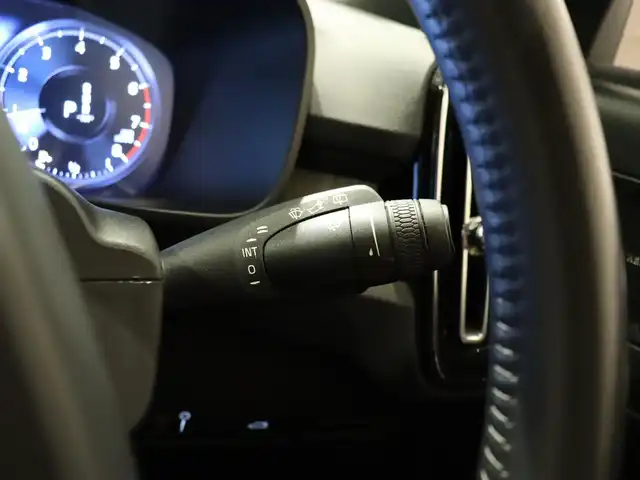 ボルボ ＸＣ４０ T4 AWD インスクリプション 静岡県 2019(平31)年 3.5万km 白 harmankardon /純正ナビ /carplay　360°カメラ BT USB フルセグTV /クリスタルシフトノブ /自動駐車 /革シート シートヒーター パワーシート /ACC BSM　LKA　/パワーバックドア /前後ドラレコ　/無線充電