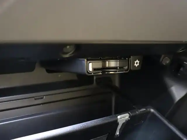 ボルボ ＸＣ４０ T4 AWD インスクリプション 静岡県 2019(平31)年 3.5万km 白 harmankardon /純正ナビ /carplay　360°カメラ BT USB フルセグTV /クリスタルシフトノブ /自動駐車 /革シート シートヒーター パワーシート /ACC BSM　LKA　/パワーバックドア /前後ドラレコ　/無線充電