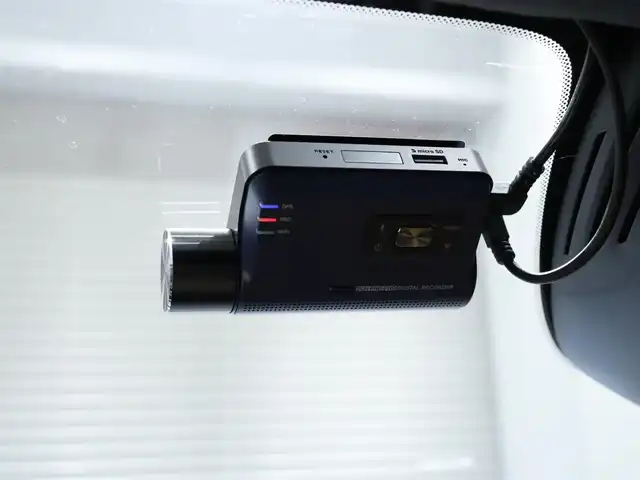 ボルボ ＸＣ４０ T4 AWD インスクリプション 静岡県 2019(平31)年 3.5万km 白 harmankardon /純正ナビ /carplay　360°カメラ BT USB フルセグTV /クリスタルシフトノブ /自動駐車 /革シート シートヒーター パワーシート /ACC BSM　LKA　/パワーバックドア /前後ドラレコ　/無線充電