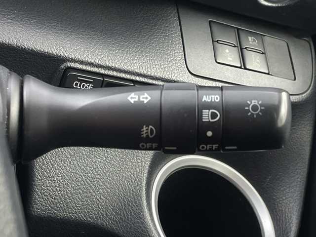 トヨタ シエンタ ハイブリッド G 岐阜県 2016(平28)年 6.4万km ホワイトパールクリスタルシャイン 純正7インチナビ/　(AM/FM/CD/DVD/フルセグTV/Bluetooth)/バックカメラ/トヨタセーフティセンス/プリクラッシュセーフティ/レーンディパーチャーアラート/オートハイビーム/LEDヘッドライト/シートヒーター/革巻きステアリング/両側パワースライドドア/純正フロアマット/ETC