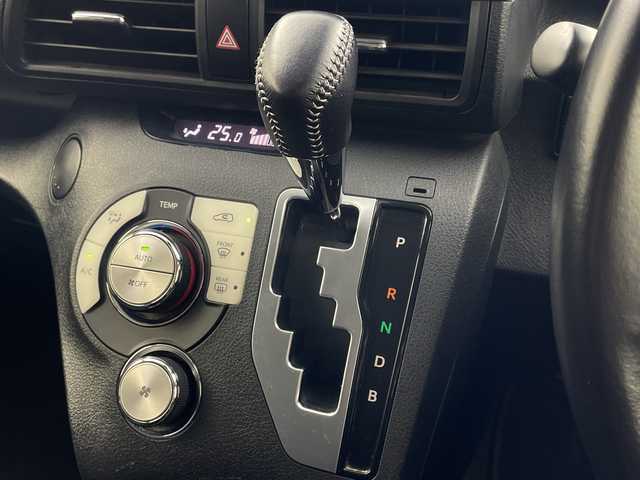 トヨタ シエンタ ハイブリッド G 岐阜県 2016(平28)年 6.4万km ホワイトパールクリスタルシャイン 純正7インチナビ/　(AM/FM/CD/DVD/フルセグTV/Bluetooth)/バックカメラ/トヨタセーフティセンス/プリクラッシュセーフティ/レーンディパーチャーアラート/オートハイビーム/LEDヘッドライト/シートヒーター/革巻きステアリング/両側パワースライドドア/純正フロアマット/ETC