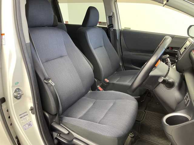 トヨタ シエンタ ハイブリッド G 岐阜県 2016(平28)年 6.4万km ホワイトパールクリスタルシャイン 純正7インチナビ/　(AM/FM/CD/DVD/フルセグTV/Bluetooth)/バックカメラ/トヨタセーフティセンス/プリクラッシュセーフティ/レーンディパーチャーアラート/オートハイビーム/LEDヘッドライト/シートヒーター/革巻きステアリング/両側パワースライドドア/純正フロアマット/ETC