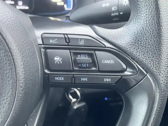 トヨタ アクア X 島根県 2022(令4)年 5.6万km ブラックマイカ 純正メモリナビ　/Bluetooth接続　/バックカメラ　/ビルトインETC　/クルーズコントロール　/アイドリングストップ　/衝突軽減ブレーキ　/レーンキープアシスト/オートハイビーム／ライト　/スマートキー　/プッシュスタート　/純正LEDヘッドライト/純正フロアマット/保証書・取扱説明書（本体＋ナビ）