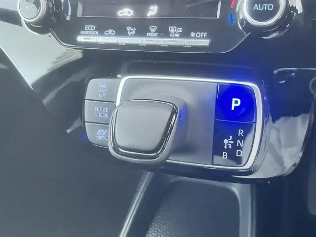 トヨタ アクア X 島根県 2022(令4)年 5.6万km ブラックマイカ 純正メモリナビ　/Bluetooth接続　/バックカメラ　/ビルトインETC　/クルーズコントロール　/アイドリングストップ　/衝突軽減ブレーキ　/レーンキープアシスト/オートハイビーム／ライト　/スマートキー　/プッシュスタート　/純正LEDヘッドライト/純正フロアマット/保証書・取扱説明書（本体＋ナビ）