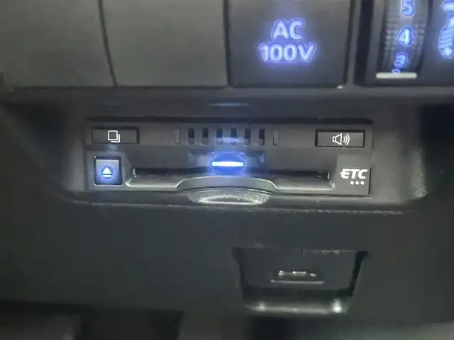 トヨタ アクア X 島根県 2022(令4)年 5.6万km ブラックマイカ 純正メモリナビ　/Bluetooth接続　/バックカメラ　/ビルトインETC　/クルーズコントロール　/アイドリングストップ　/衝突軽減ブレーキ　/レーンキープアシスト/オートハイビーム／ライト　/スマートキー　/プッシュスタート　/純正LEDヘッドライト/純正フロアマット/保証書・取扱説明書（本体＋ナビ）