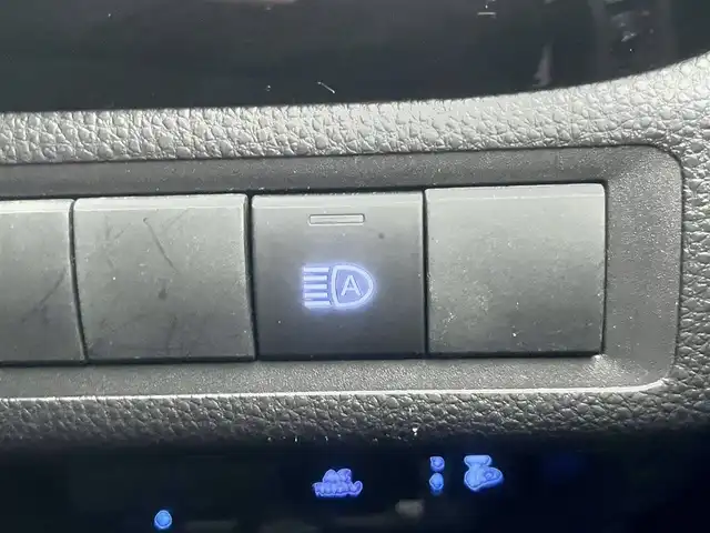 トヨタ アクア X 島根県 2022(令4)年 5.6万km ブラックマイカ 純正メモリナビ　/Bluetooth接続　/バックカメラ　/ビルトインETC　/クルーズコントロール　/アイドリングストップ　/衝突軽減ブレーキ　/レーンキープアシスト/オートハイビーム／ライト　/スマートキー　/プッシュスタート　/純正LEDヘッドライト/純正フロアマット/保証書・取扱説明書（本体＋ナビ）