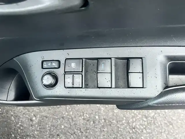 トヨタ アクア X 島根県 2022(令4)年 5.6万km ブラックマイカ 純正メモリナビ　/Bluetooth接続　/バックカメラ　/ビルトインETC　/クルーズコントロール　/アイドリングストップ　/衝突軽減ブレーキ　/レーンキープアシスト/オートハイビーム／ライト　/スマートキー　/プッシュスタート　/純正LEDヘッドライト/純正フロアマット/保証書・取扱説明書（本体＋ナビ）