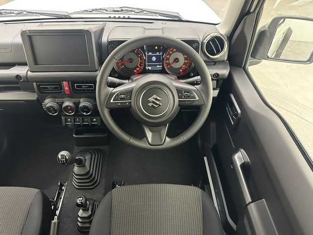 スズキ ジムニー シエラ JC 兵庫県 2025(令7)年 0.1千km ピュアホワイトP 登録済未使用車/シートヒーター/背面タイヤ/5速MT/クルーズコントロール/クリアランスソナー/純正15インチアルミホイール/トランスファー/アイドリングストップ/LEDヘッドライト/フォグライト/オートライト/レーンキープアシスト/スマートキー